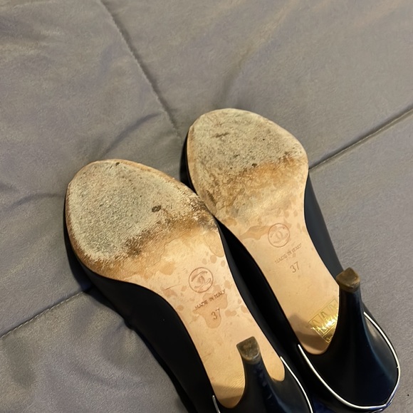Classic!! Beautiful~ always in style, CHANEL ‘Peep Toe’ great condition ~ - Picture 3 of 4